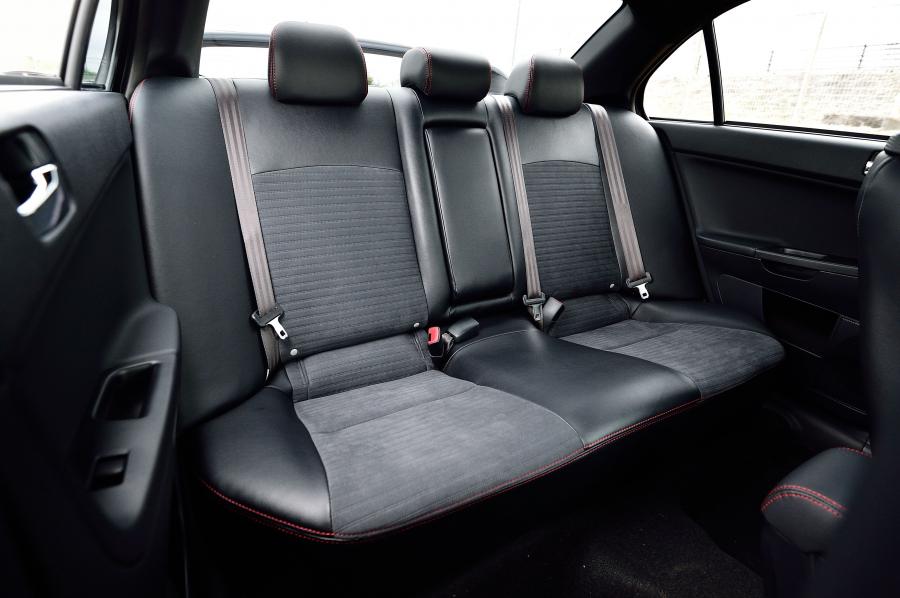 Mitsubishi Lancer Evolution X Final Edition 2015 года  (фото 18 из 30)